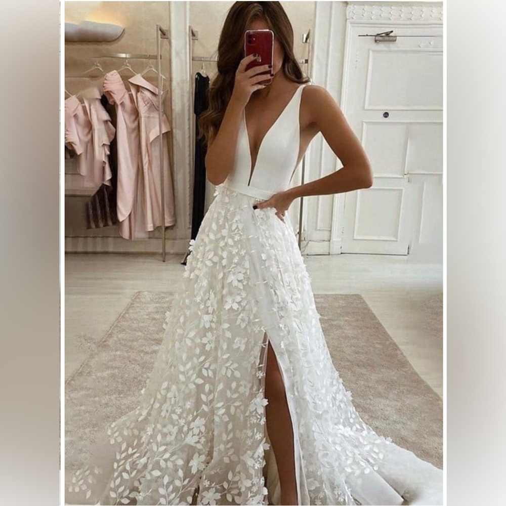 Ivory A-Line Wedding Dress/Formal/Prom